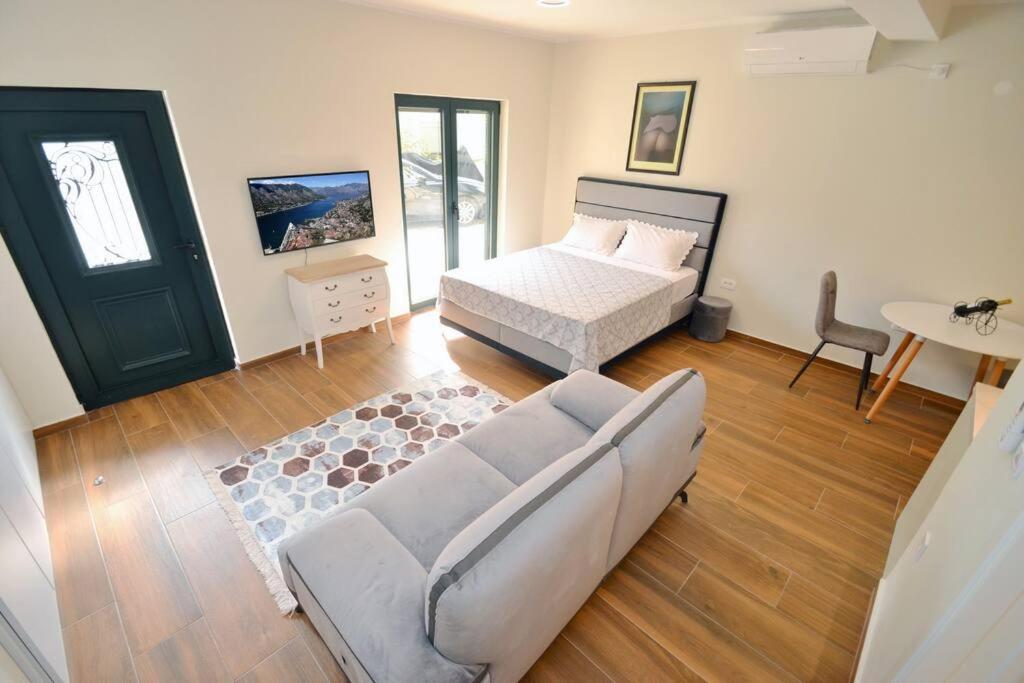 Urban Escape For Two In Kotor Apartamento Exterior foto