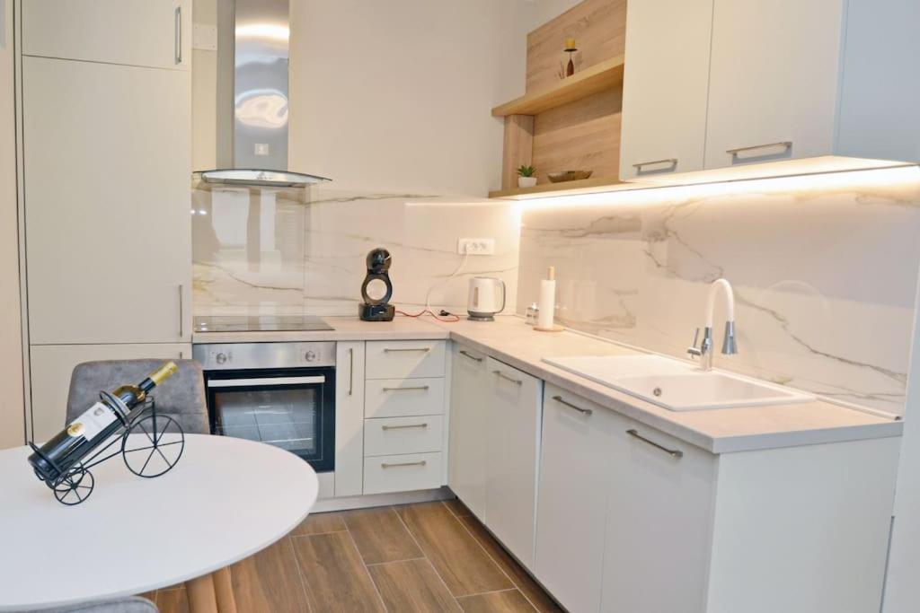 Urban Escape For Two In Kotor Apartamento Exterior foto